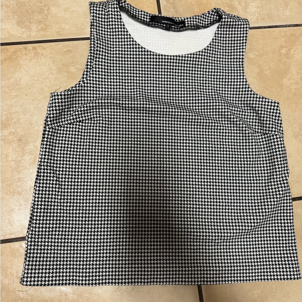 Amanda & Chelsea Black And White Houndstooth Tank Top